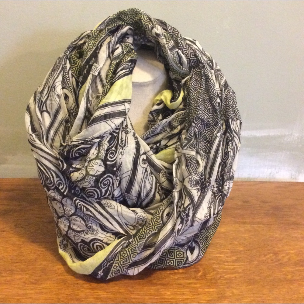 Infinity Scarf NWT. Big Buddha