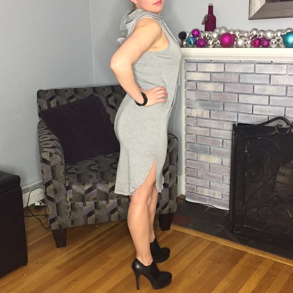 Sleeveless Hooded Dress - Picture 4 of 4