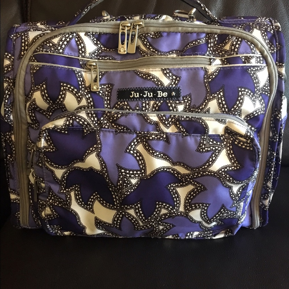 Ju Ju Be BFF diaper bag and matching wristlet!