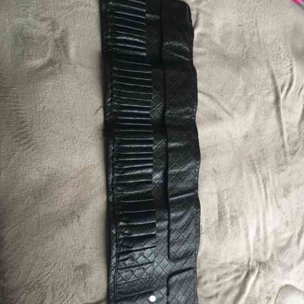 Cosmetic brush holder