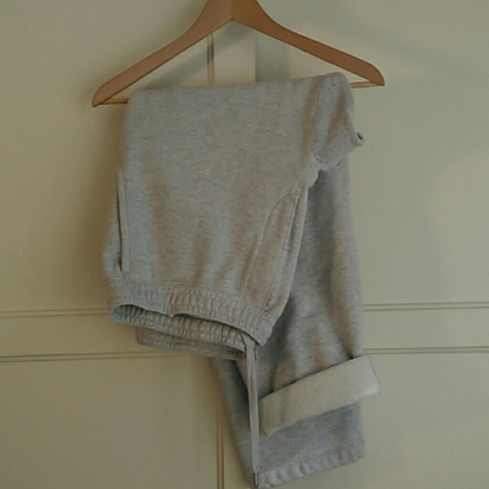 Uniqlo XL Light Heathered Grey Sweatpants
