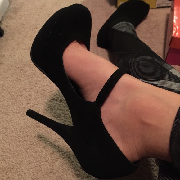 High heels - Picture 3 of 4