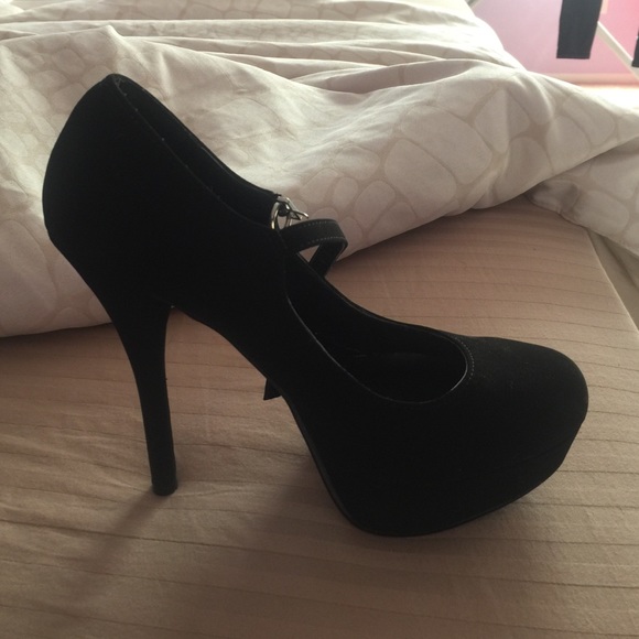 High heels - Picture 4 of 4