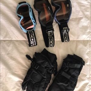Bundle of ski goggles and ski gloves