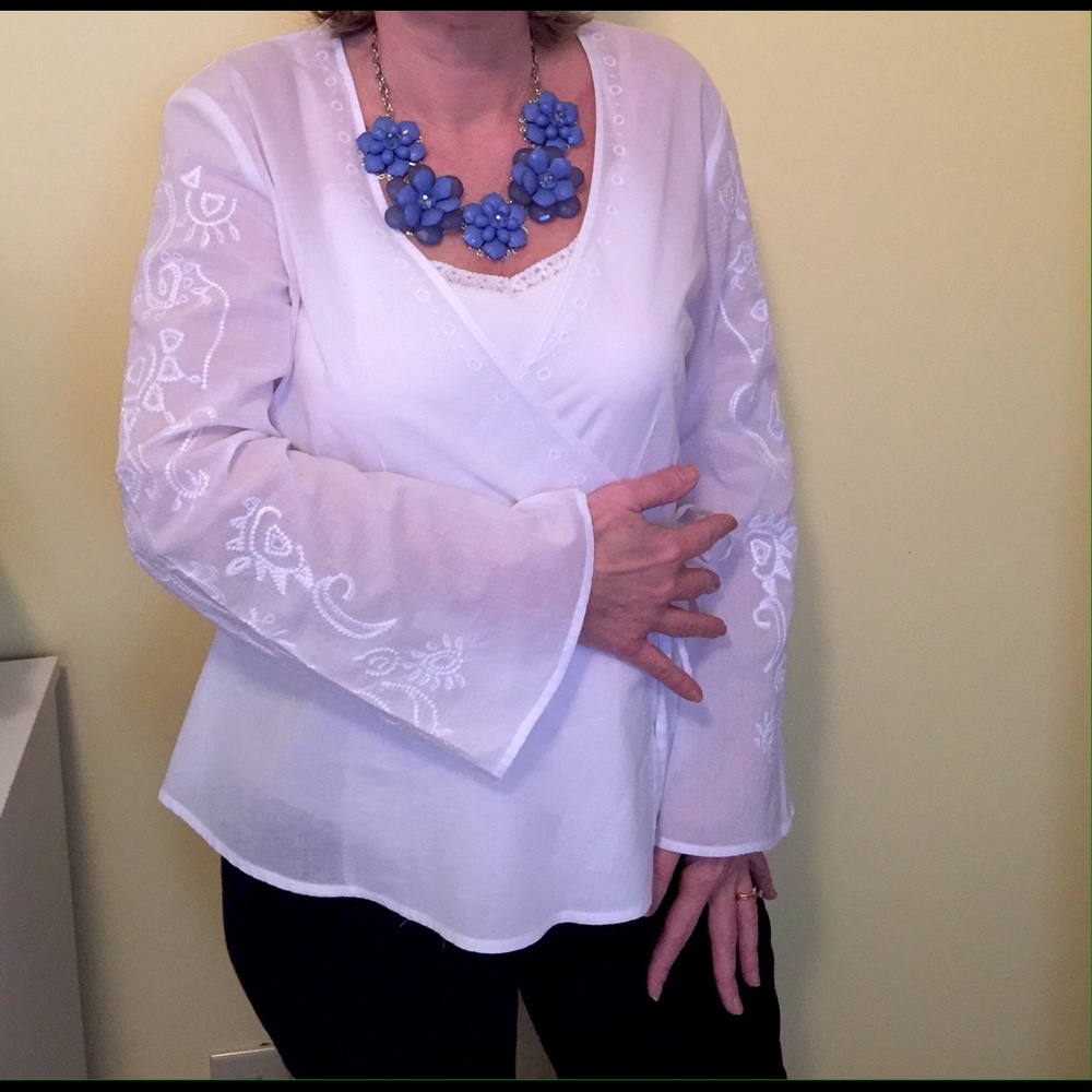 Women's white cotton blouse pretty appliqué, Sz sm
