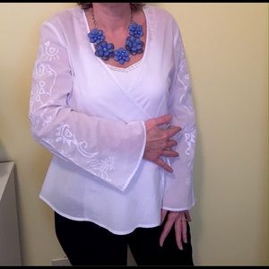 Women's white cotton blouse pretty appliqué, Sz sm