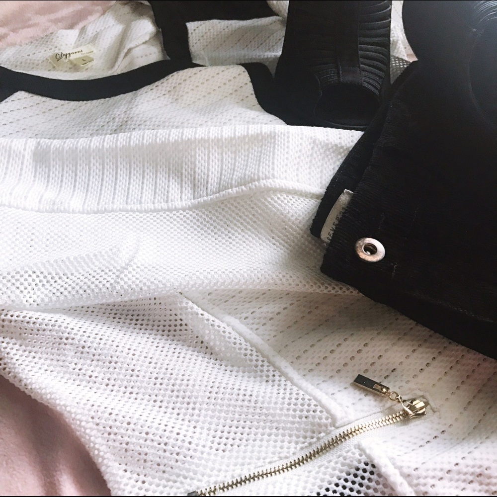 LAST ONE! Black and White light Jacket 🎉💓 - Picture 4 of 6