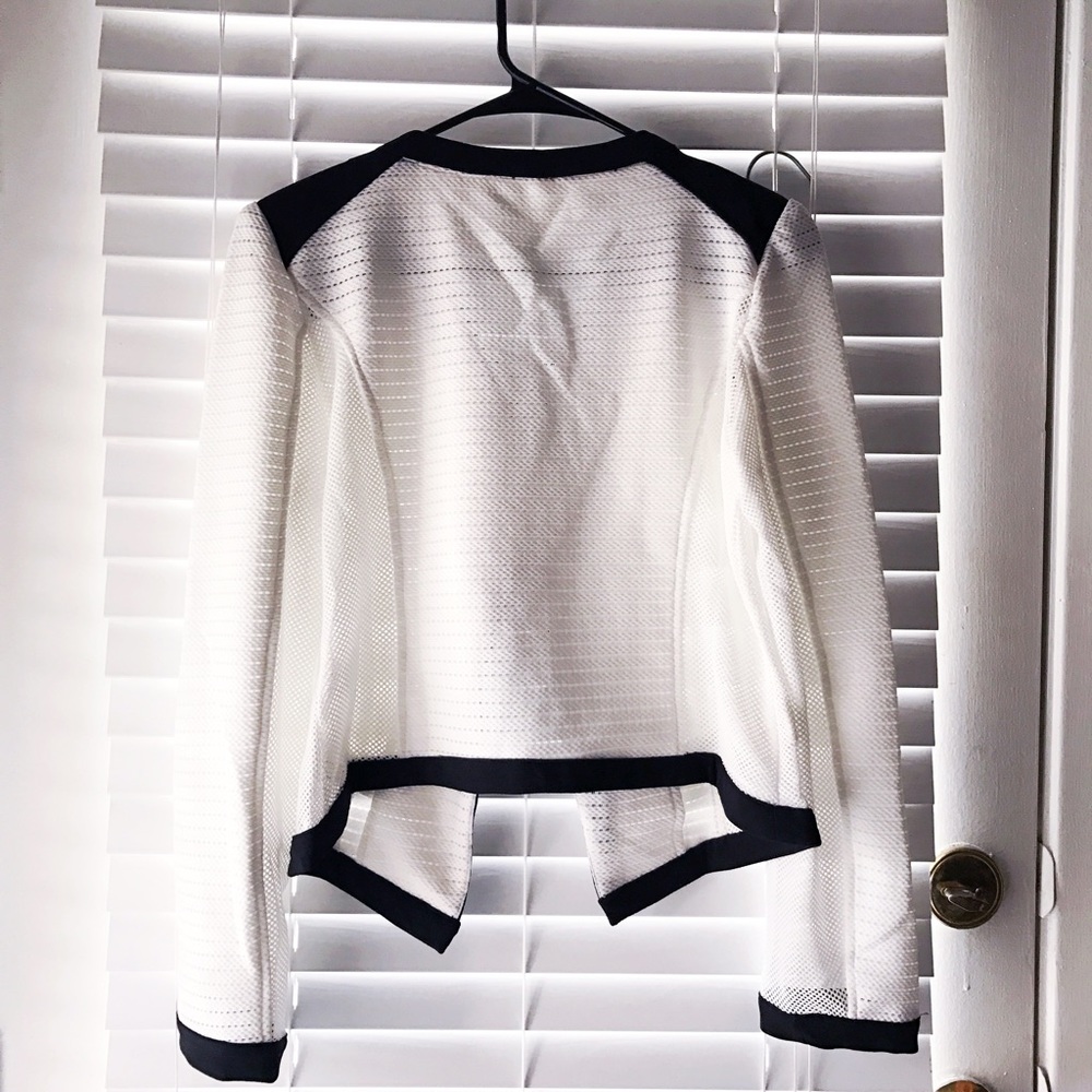 LAST ONE! Black and White light Jacket 🎉💓 - Picture 2 of 6