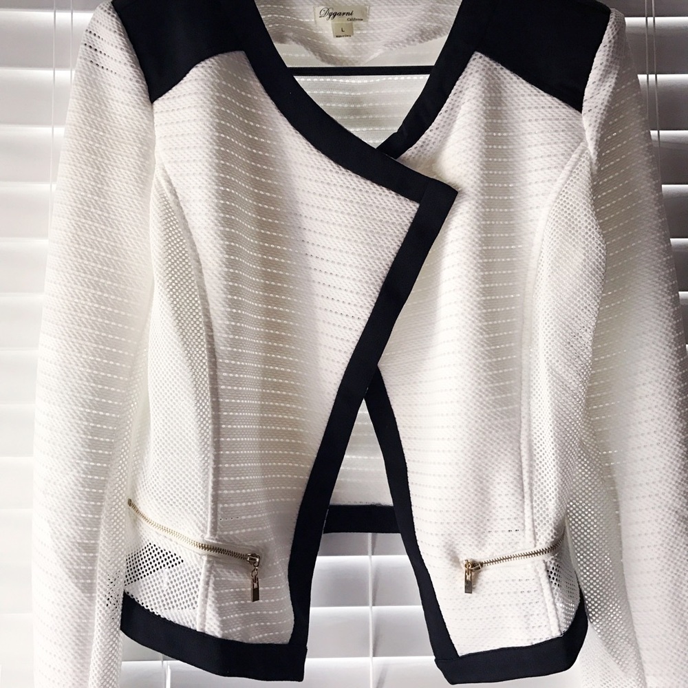 LAST ONE! Black and White light Jacket 🎉💓 - Picture 5 of 6