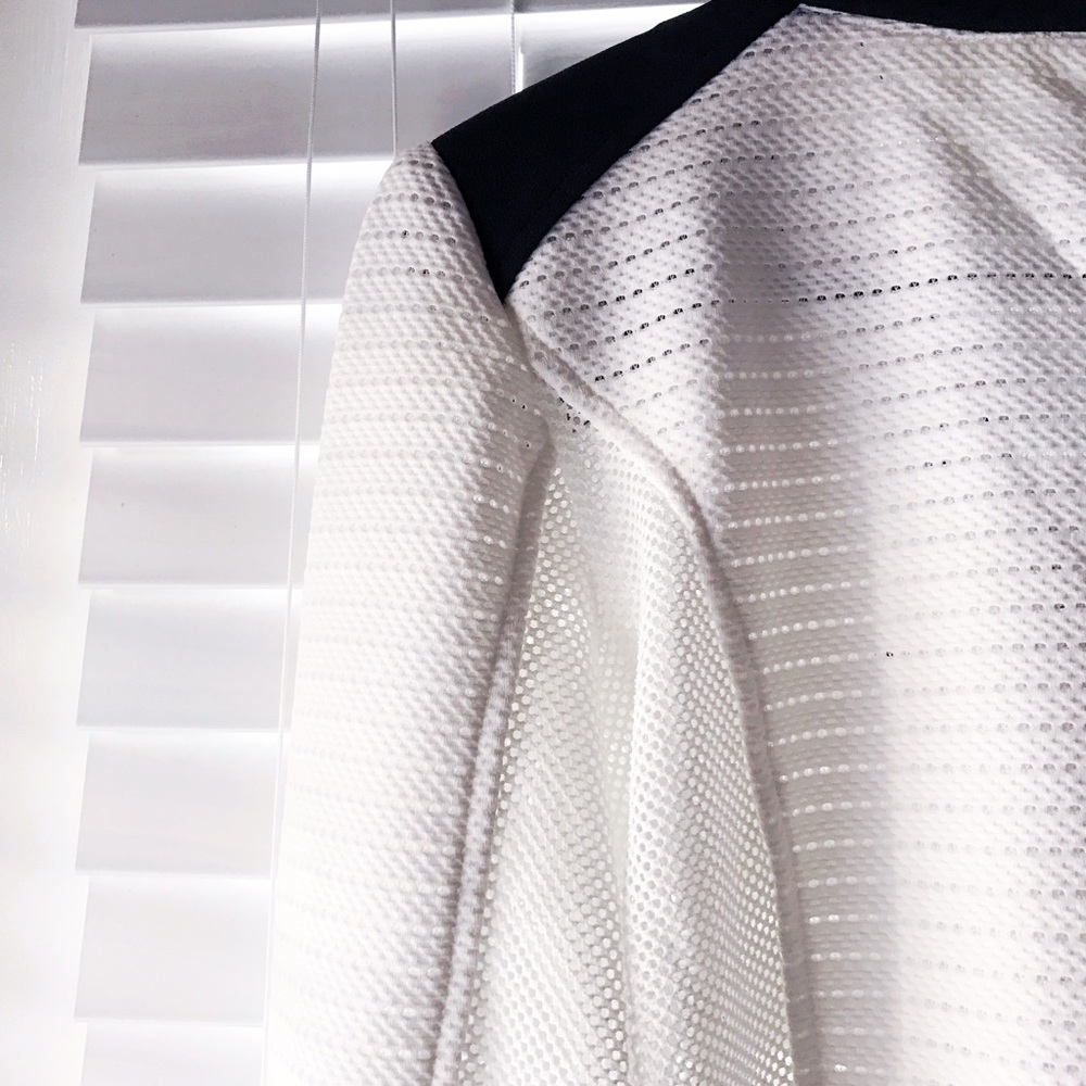 LAST ONE! Black and White light Jacket 🎉💓 - Picture 6 of 6