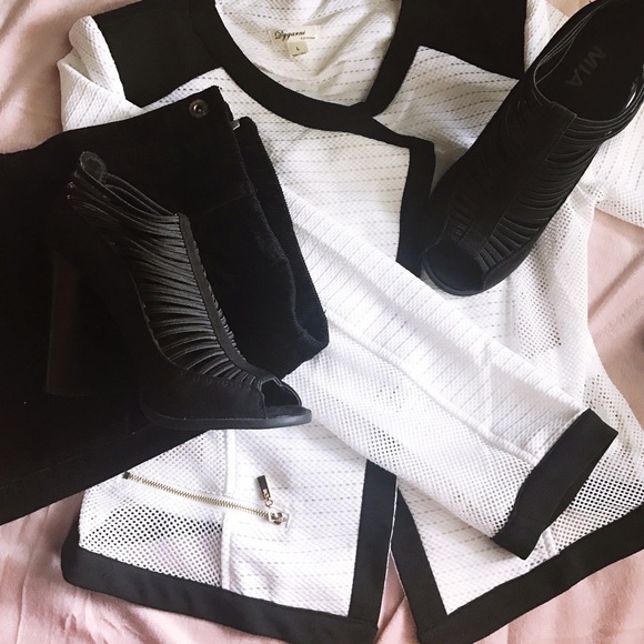 LAST ONE! Black and White light Jacket ππ - Picture 3 of 6