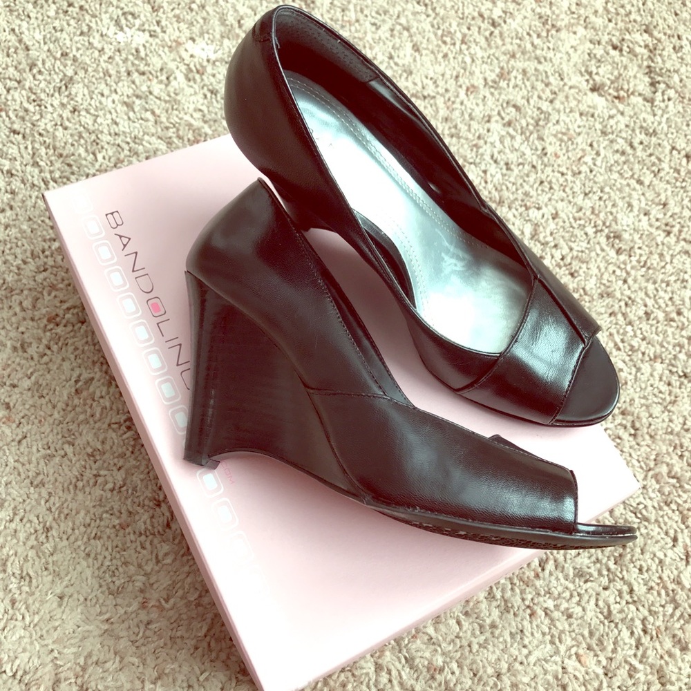 Bandolino Black Open Toe Wedges