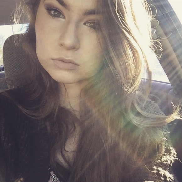 Meet your Posher, Cheyenne - Picture 3 of 3