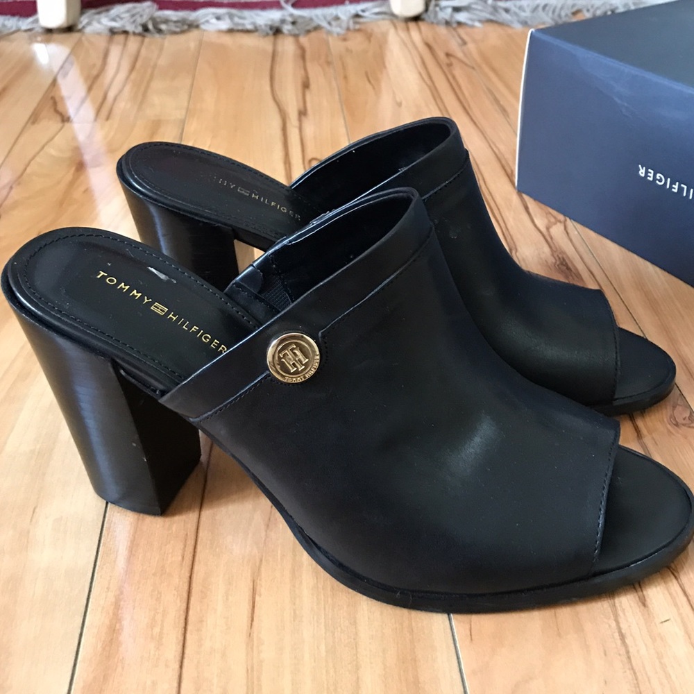 Tommy Hilfigure Black Leather "Rebecah"Style, 10M
