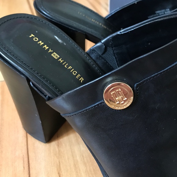 Tommy Hilfigure Black Leather "Rebecah"Style, 10M - Picture 3 of 4