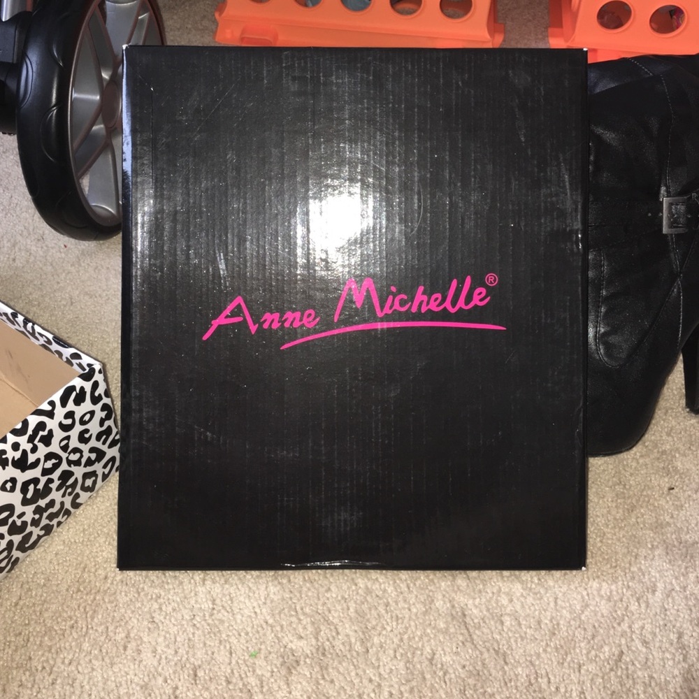 Boots - Picture 3 of 3