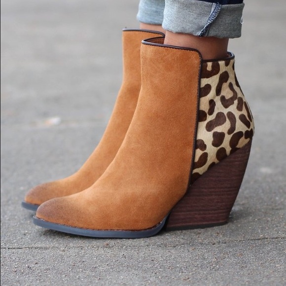 Very Volatile Chatter Leopard Bootie - Picture 2 of 3