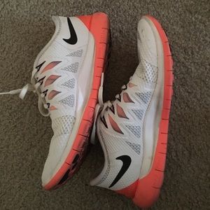 White Nike Frees 5.0