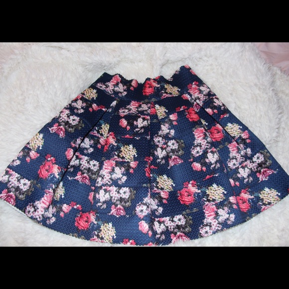 Flower Pattern Skirt - Picture 1 of 3