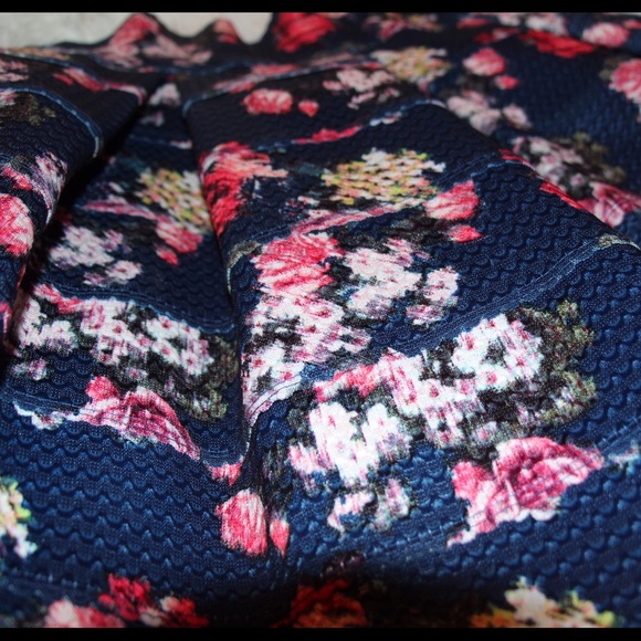 Flower Pattern Skirt - Picture 2 of 3