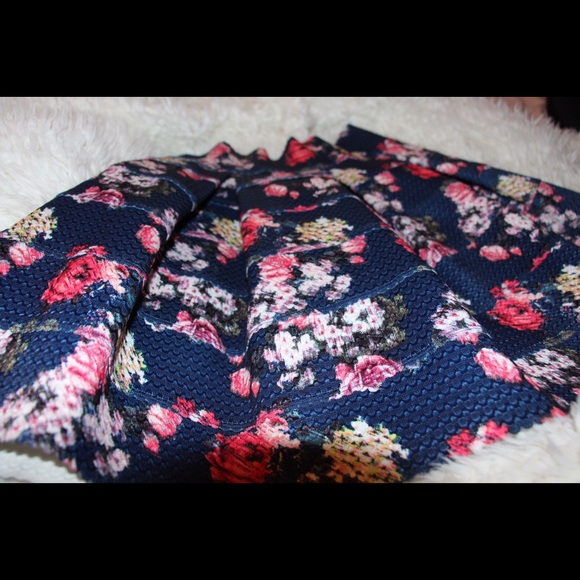 Flower Pattern Skirt - Picture 3 of 3
