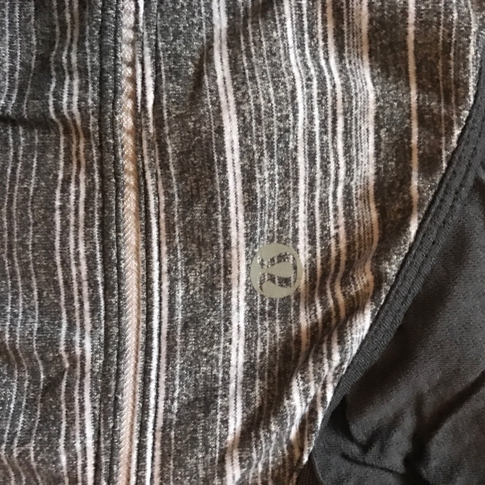 Lululemon - Picture 3 of 3