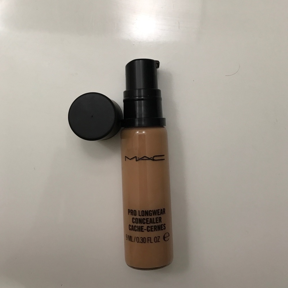 Mac Pro long wear concealer
