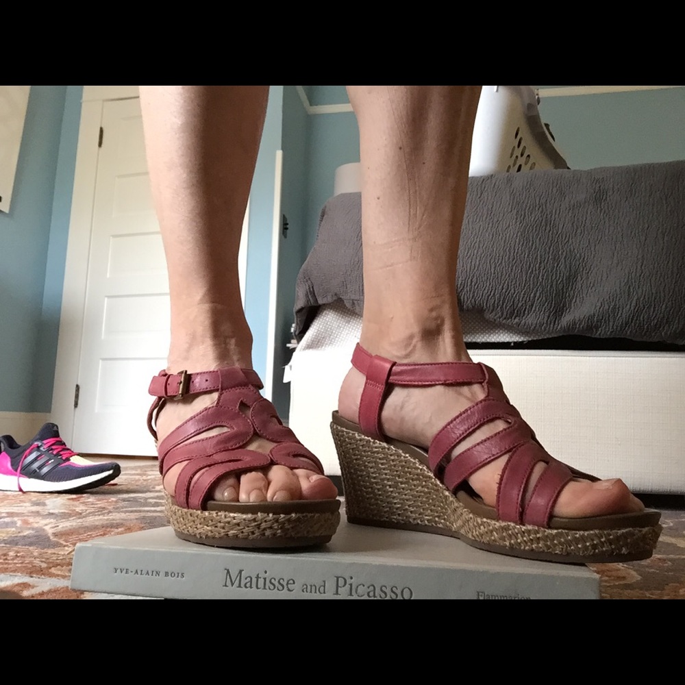 Super comfortable wedge sandals