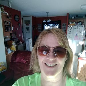 Meet your Posher, Connie