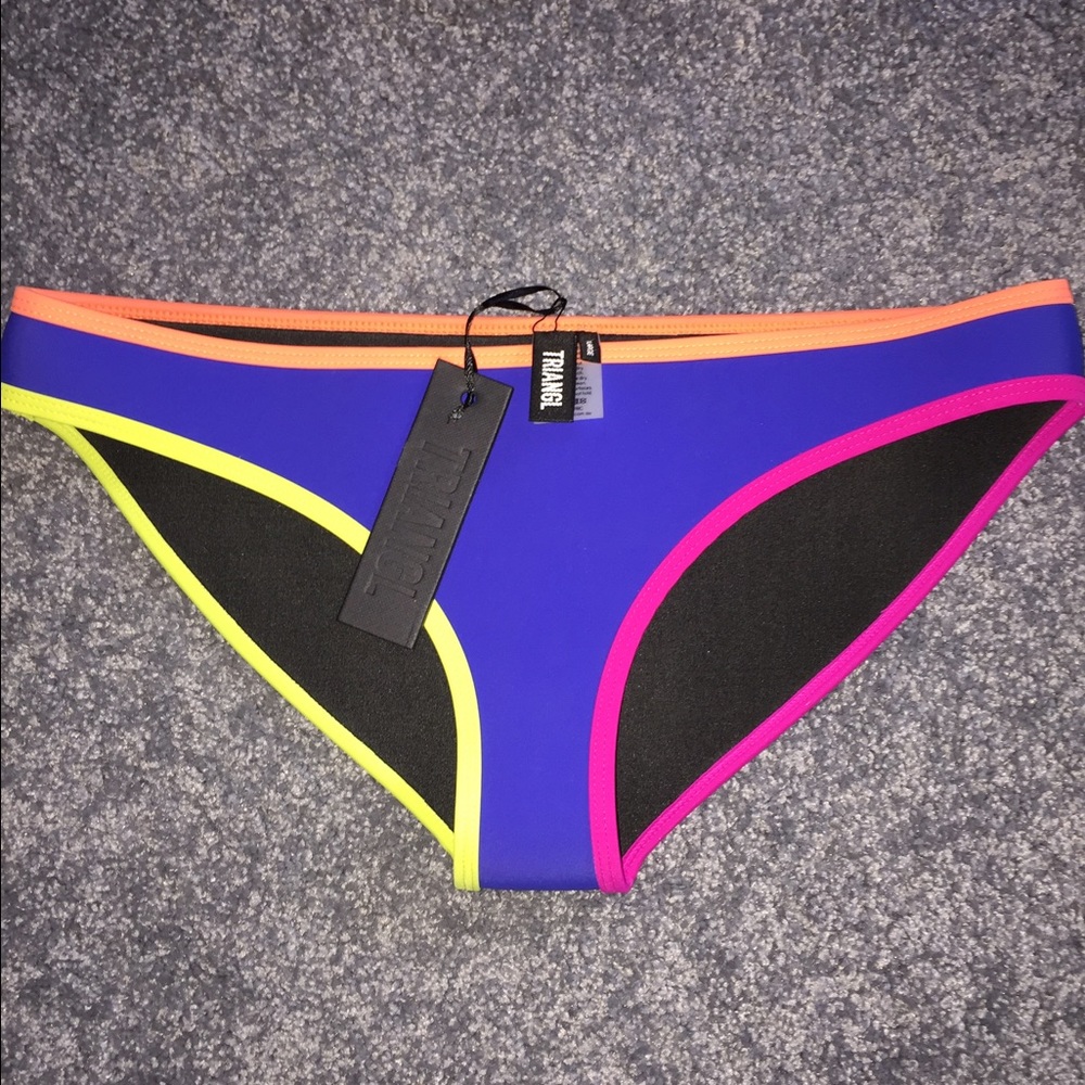 LARGE TRIANGL BOTTOMS