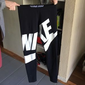 Nike: Leg A See Logo Legging