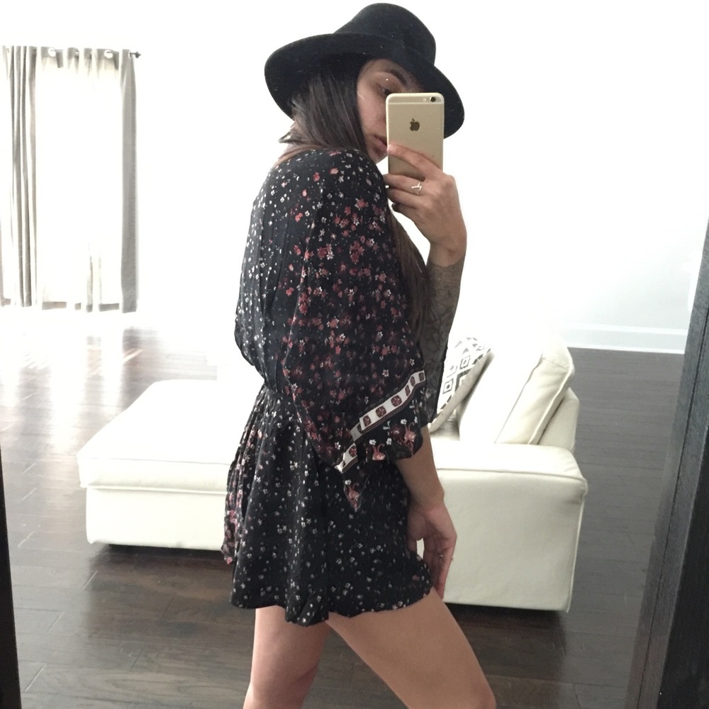 1 LEFT! Alyssa Deep V Romper - Picture 3 of 4
