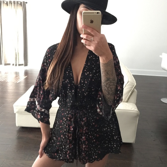 1 LEFT! Alyssa Deep V Romper - Picture 2 of 4