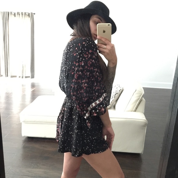 1 LEFT! Alyssa Deep V Romper - Picture 3 of 4