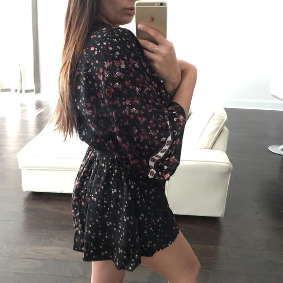 1 LEFT! Alyssa Deep V Romper - Picture 4 of 4