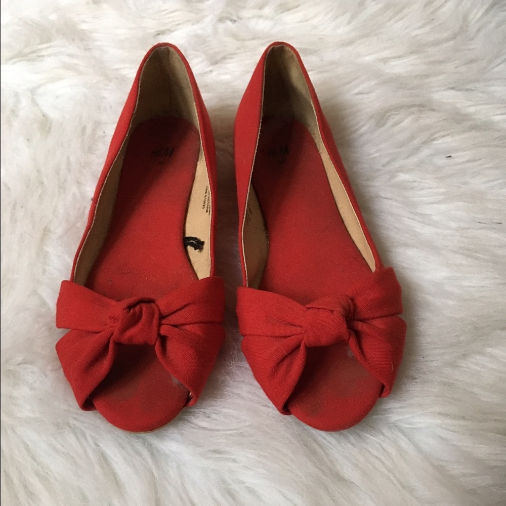 Red peekaboo toe bow flats