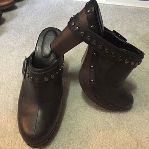 Clogs