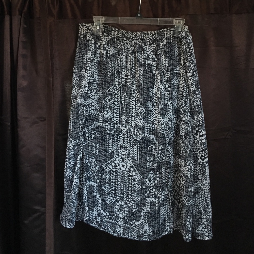 Women's skirt, Maurice's, size L.