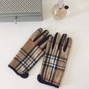 Burberry style gloves