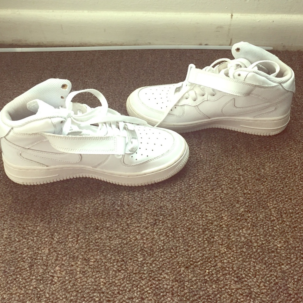 High top Air Force Ones👟👟