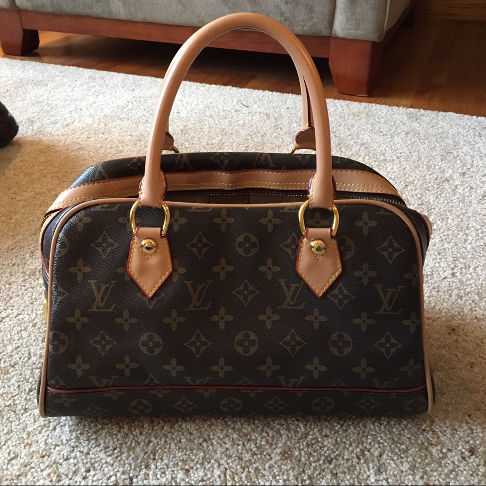 FAKE Louis Vuitton purse
