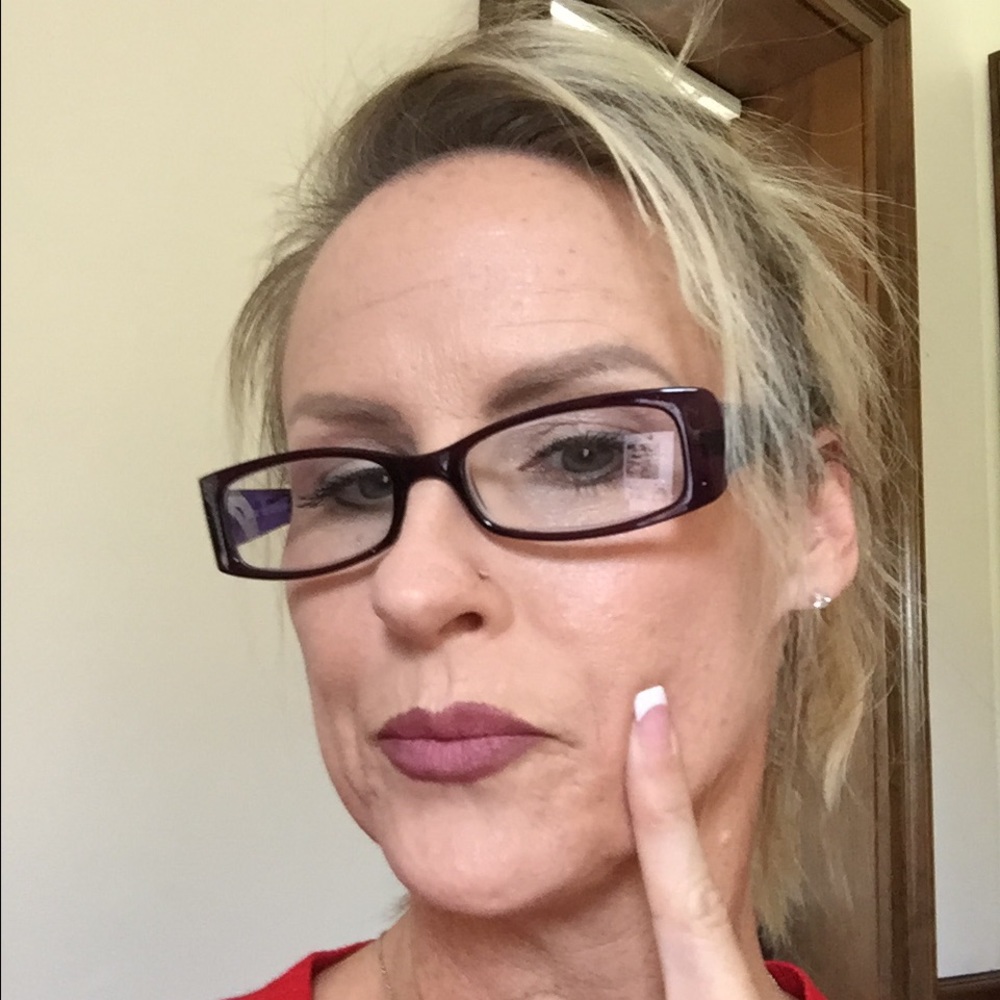 Meet your Posher, Genia