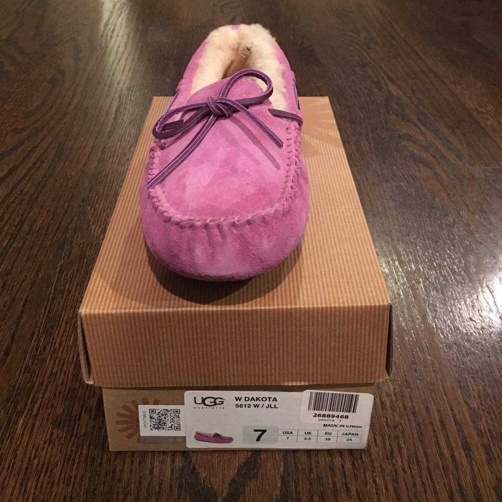 Ugg Dakota slipper NIB size 7