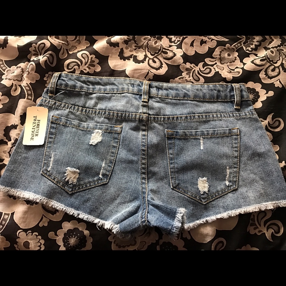 Shorts - Picture 2 of 3