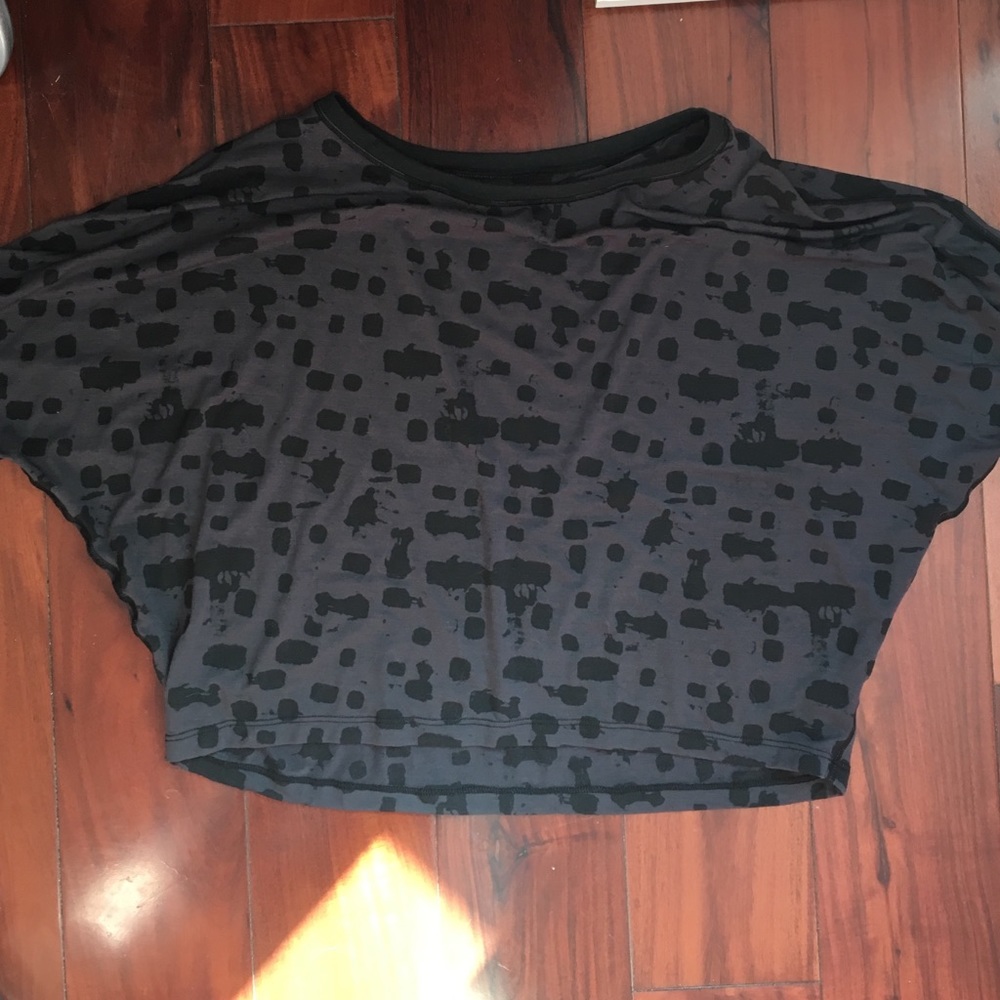 Lululemon size 4 crop top