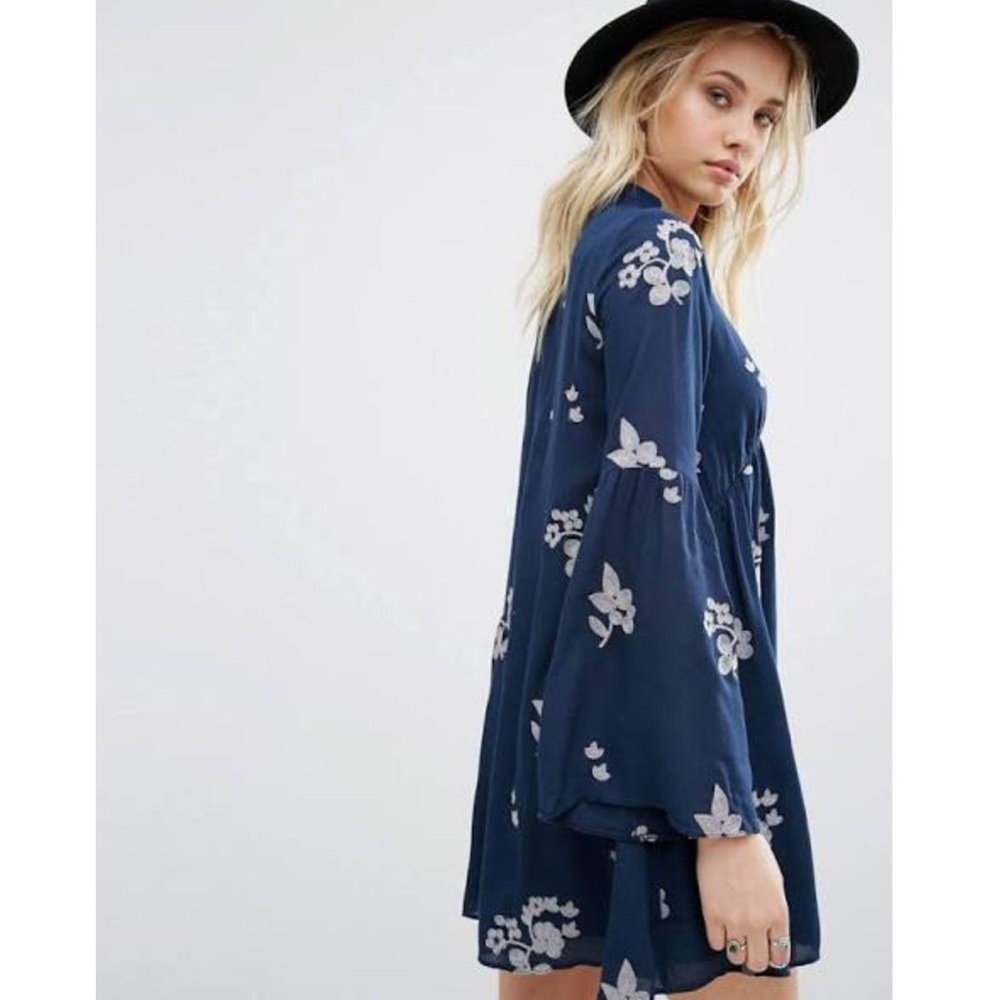 *LAST1* Embroidered Bell Sleeve Dress - Picture 3 of 4