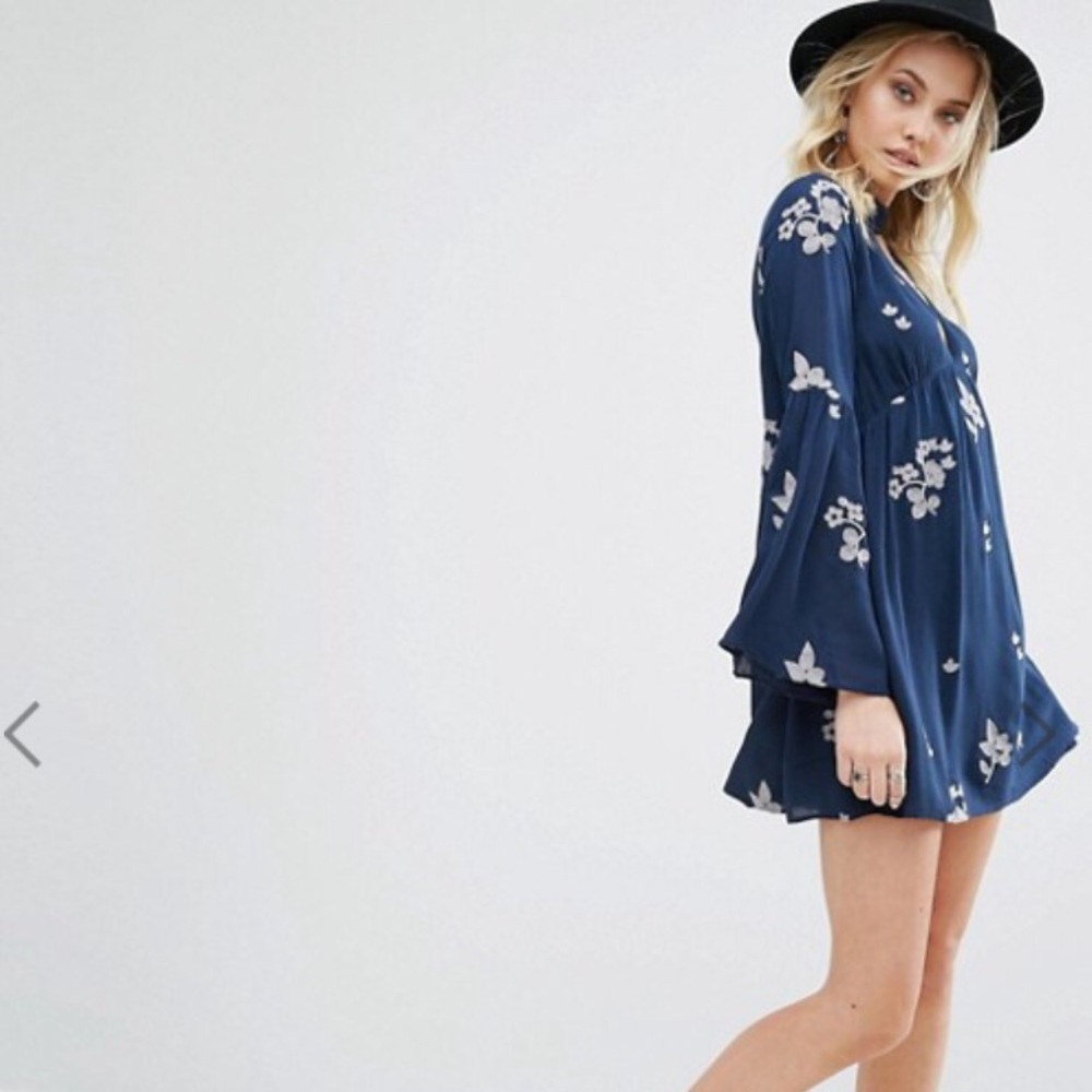 *LAST1* Embroidered Bell Sleeve Dress - Picture 2 of 4