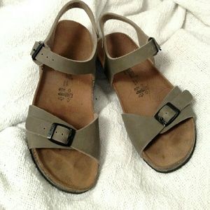 Sale!! Authentic Goldstar sandals