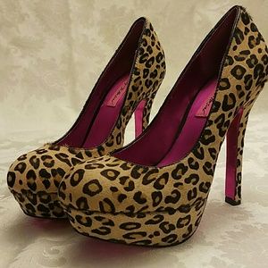 Betsey Johnson leopard pony hair heels size 7.5M