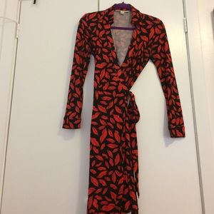 DVF Lips Wrap Dress Sz 6: black & red